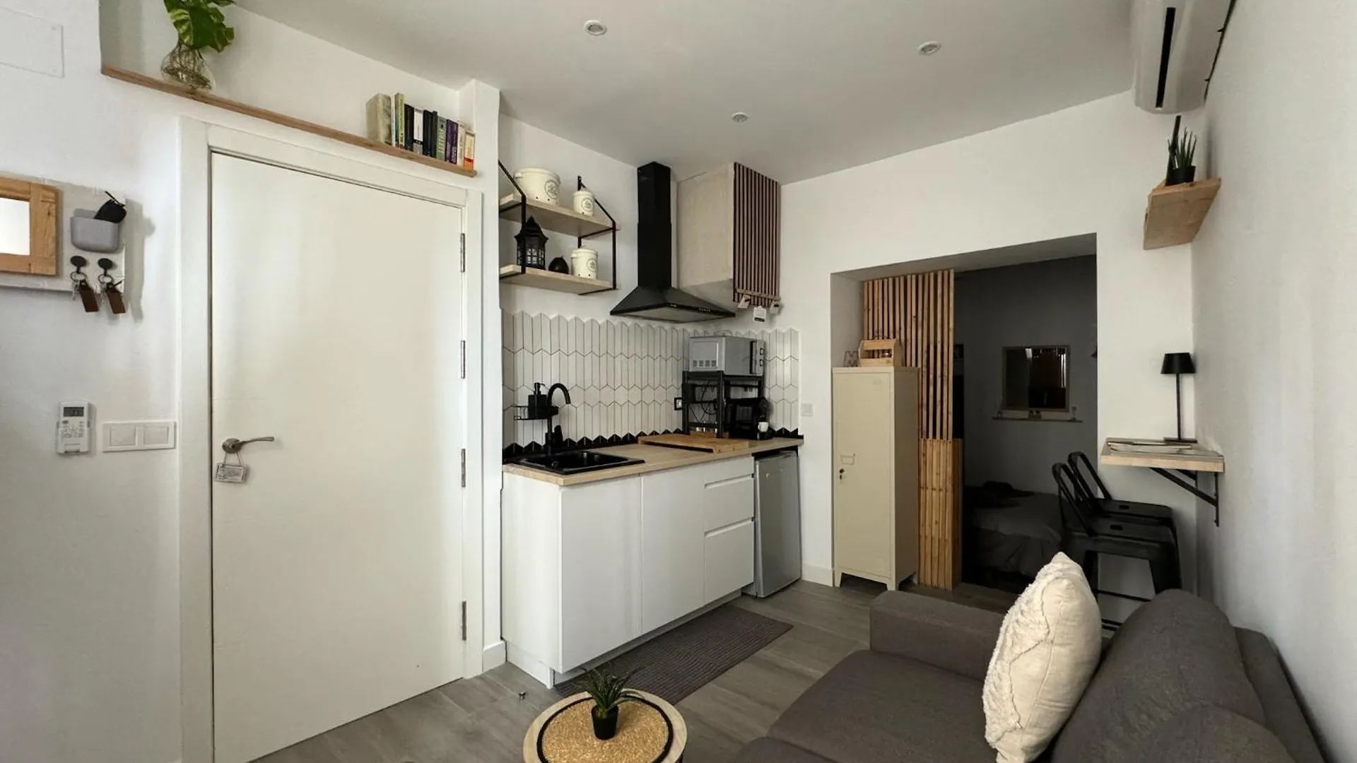 Homestay The Numid King Apartment Malaga Spain
